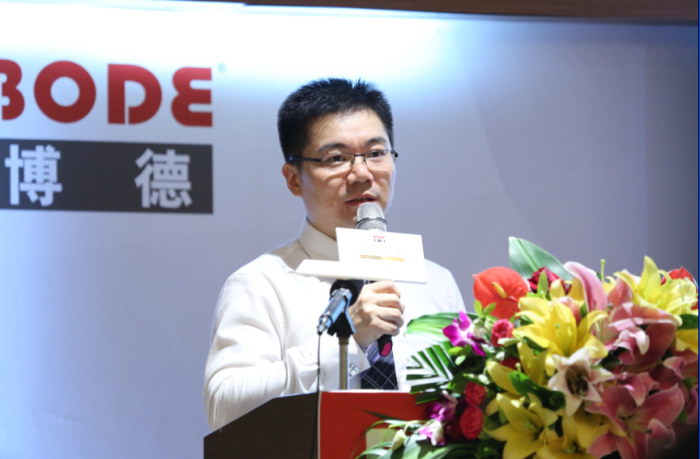891香蕉在线视频事業部總經理秦海勝作全麵的銷售數據分析，並提出本次活動的優惠政策和下半年的計劃.jpg